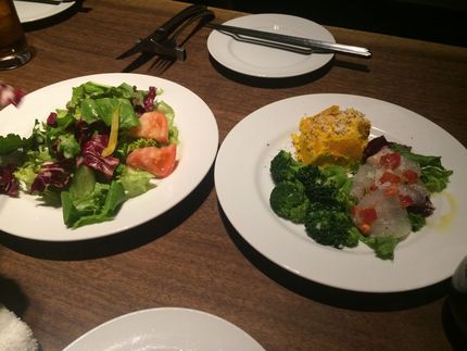 野菜サラダと真鯛のカルパッチョ