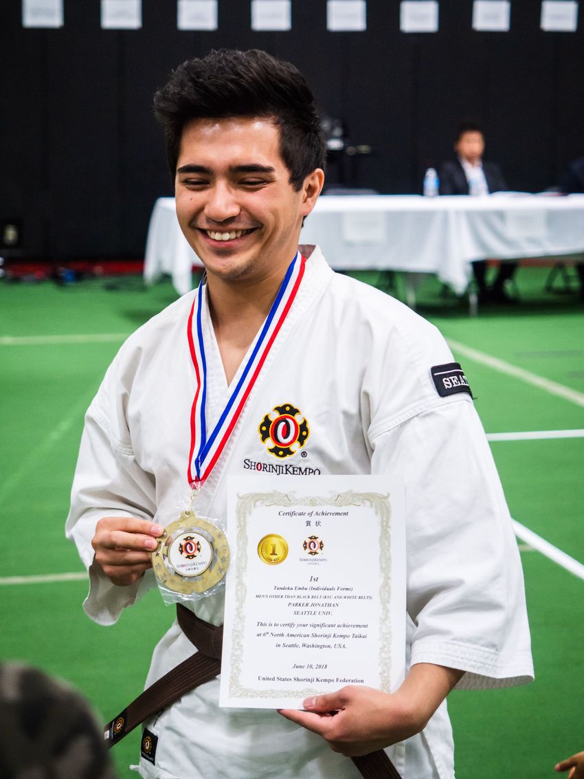 男子部門、級拳士第一位ジョナサ...