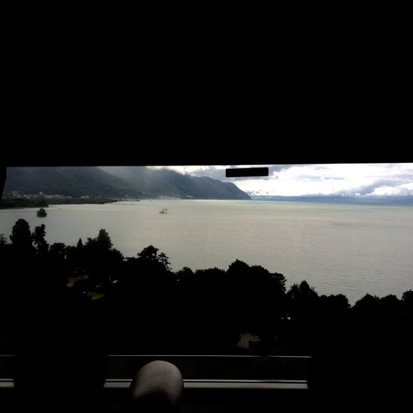 車窓から見えたレマン湖。