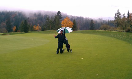 今日は雨の中ゴルフをしました
