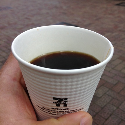 日本の100円コーヒー vs ...