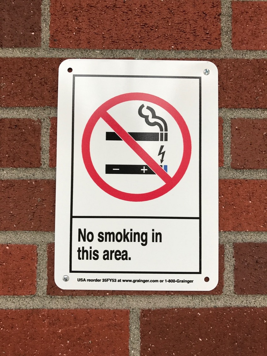 今時の禁煙サイン