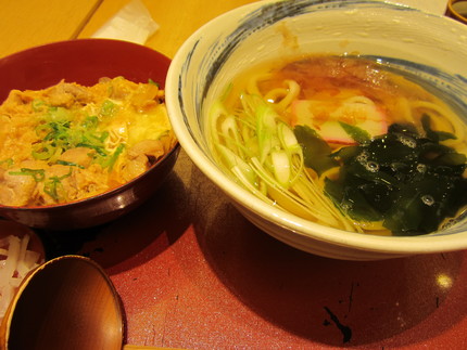 今日のお昼は「親子丼定食」