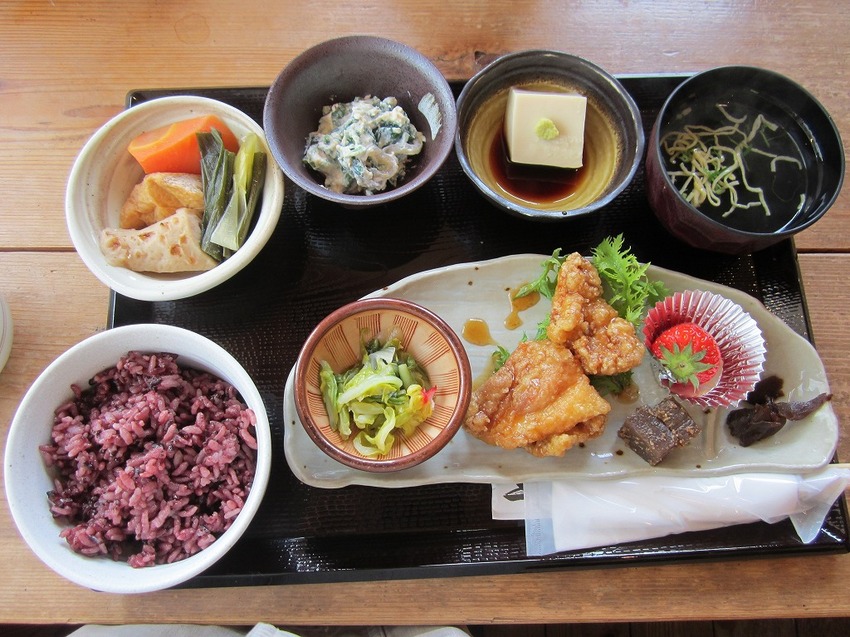 全て明日香の食材を使った定食。...