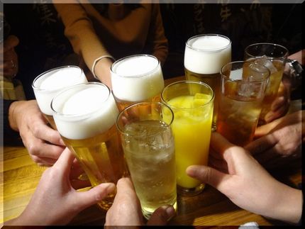 呑み助4人、ノンアル4人で乾杯...