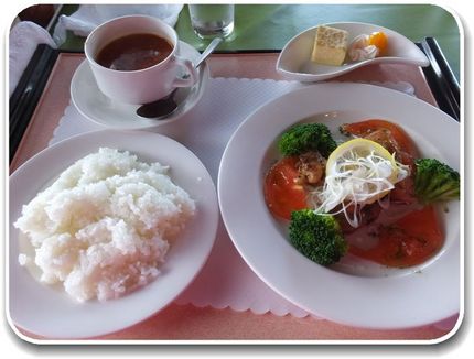 ＊本日のランチ：チキンのガーリ...