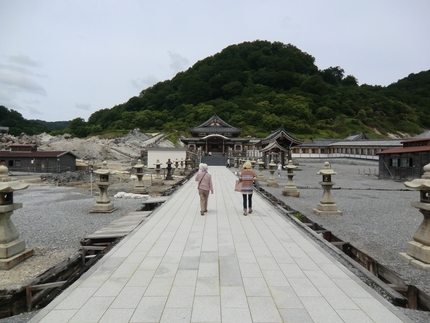 恐山・本堂前