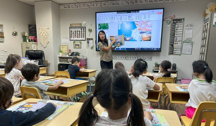 幼稚部　年中　音読の時間