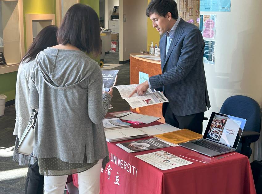 立命館大学のブースにはたくさん...