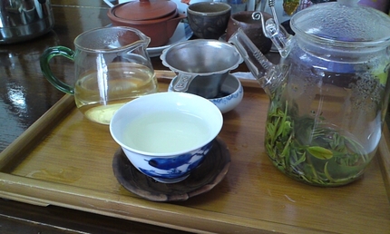 普段、緑茶は蓋椀で飲むんだけど...