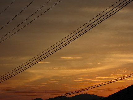 【宙】棚引く雲の夕焼け色