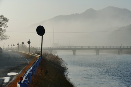鴨部川の川霧
