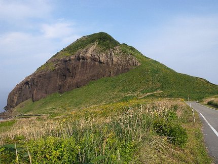 朝日を浴びた大野亀