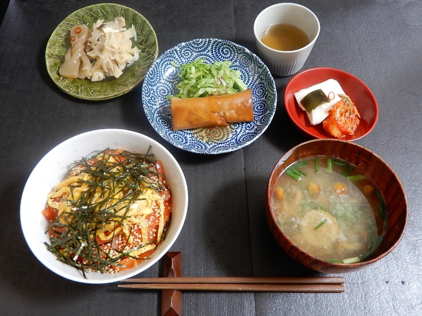 「トラット・サーモンの漬け丼　...