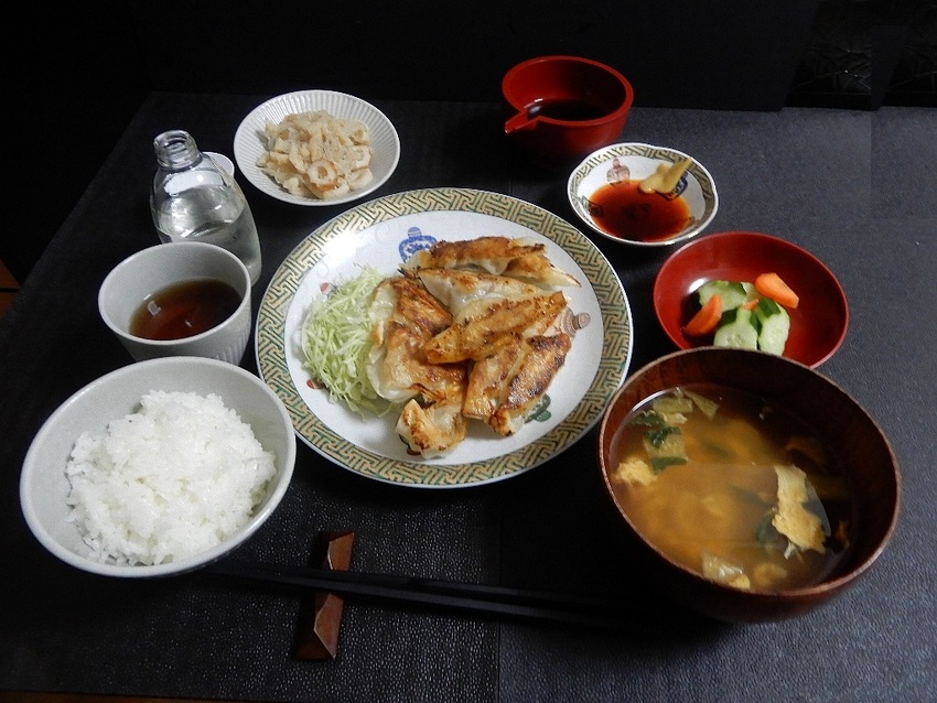 自家製「焼き餃子　刻みキャベツ...