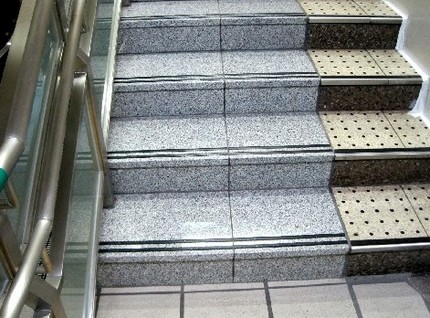 ＜階段＞（２）＠阪神元町駅