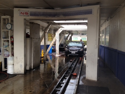 ロサンゼルス： トーレンス洗車...
