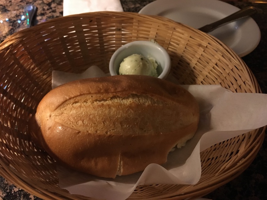 最初に出されるパン