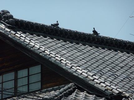 屋根瓦のお飾りと「また逢う日ま...