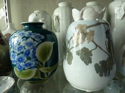 紫陽花と蝶花文花瓶