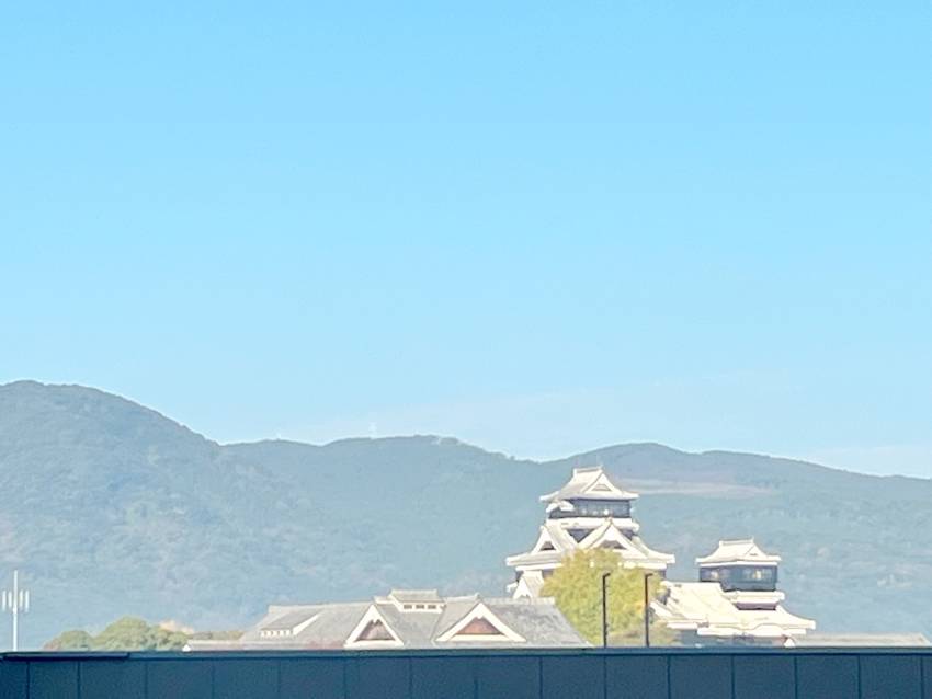 ホテルから見た朝の熊本城