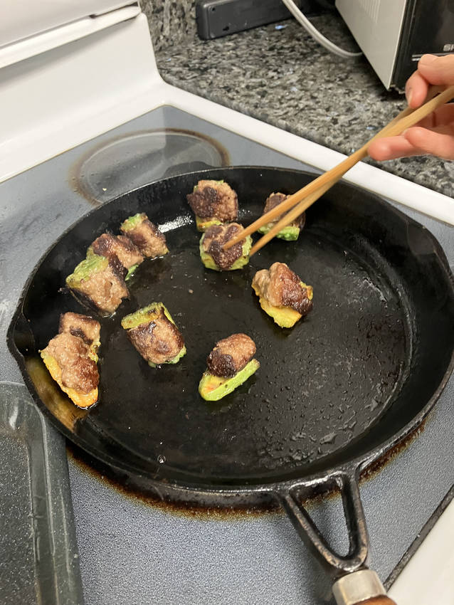 我が家で採れたゴーヤの肉詰め