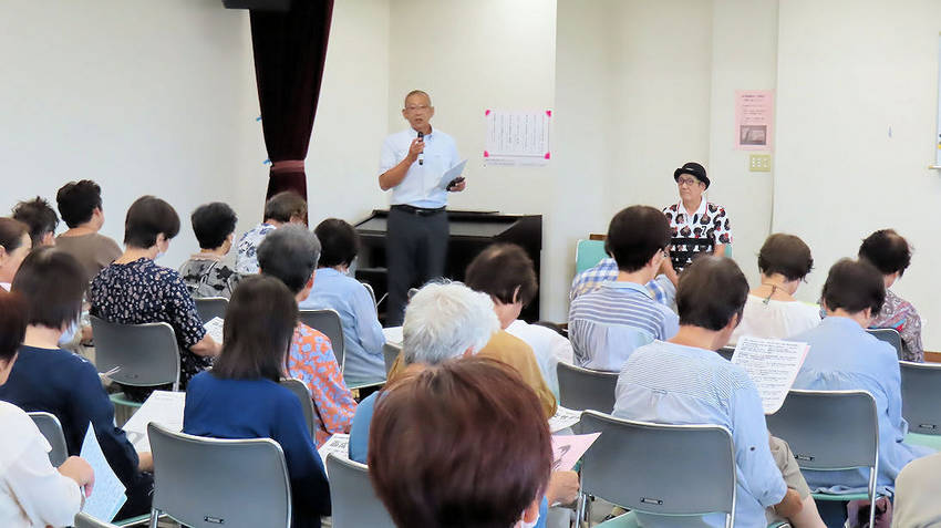 開会挨拶をする大堀副館長