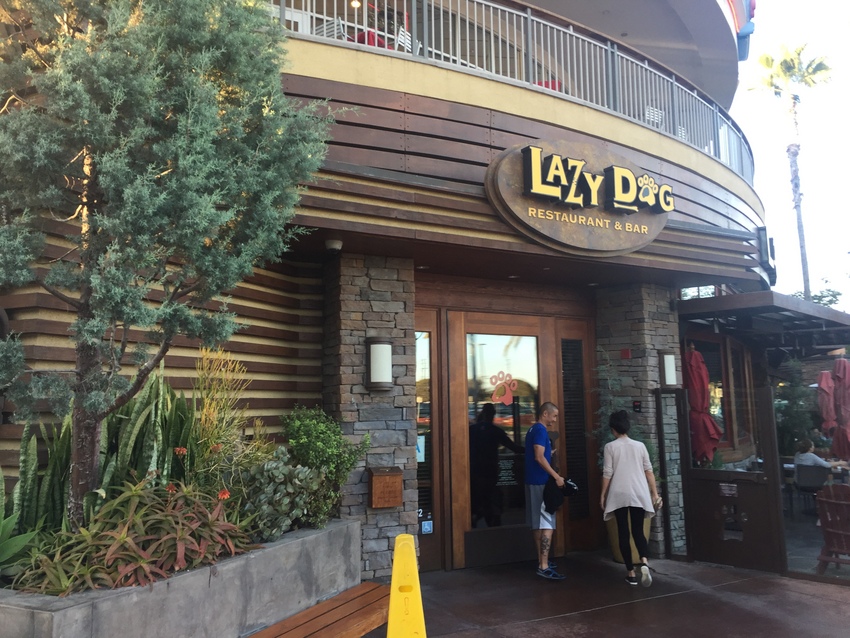 まあレストランの名前が Laz...