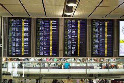 香港空港の出発掲示板