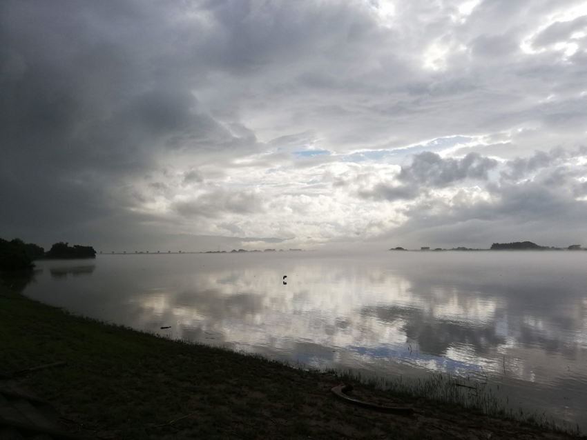 木曽川の水面に雲？霧？