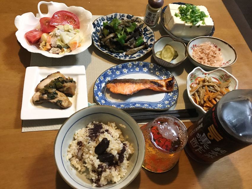 焼き鮭と黒にんにく玄米定食