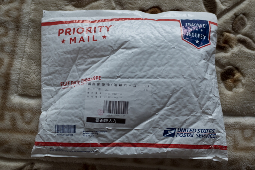 国際郵便で送られてきた袋の表。...