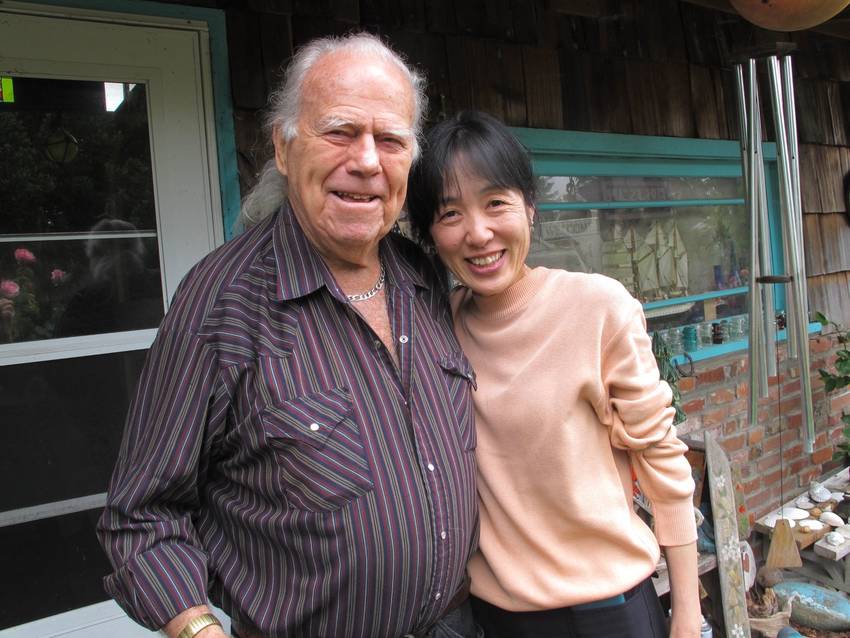 Keiko visits Ed at his home.