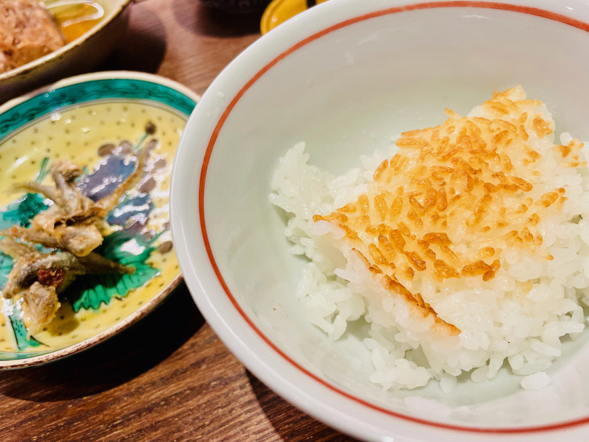 釜炊きのご飯とお魚とおこげ