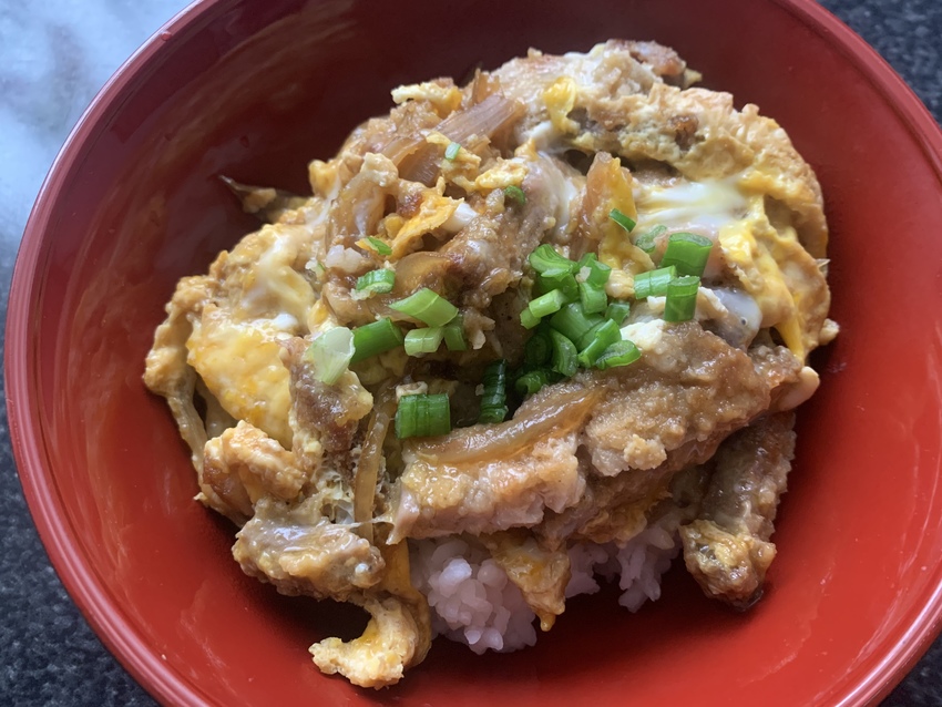 今日のお昼ごはんは、カツ丼