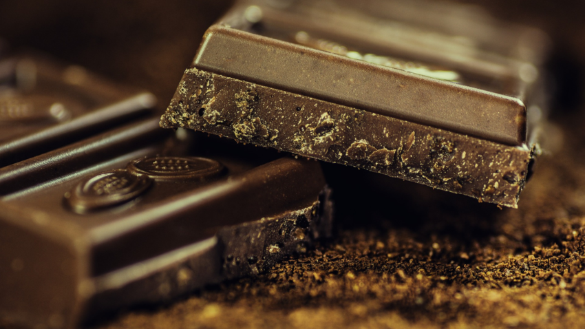筋トレでチョコレートを食べる効...