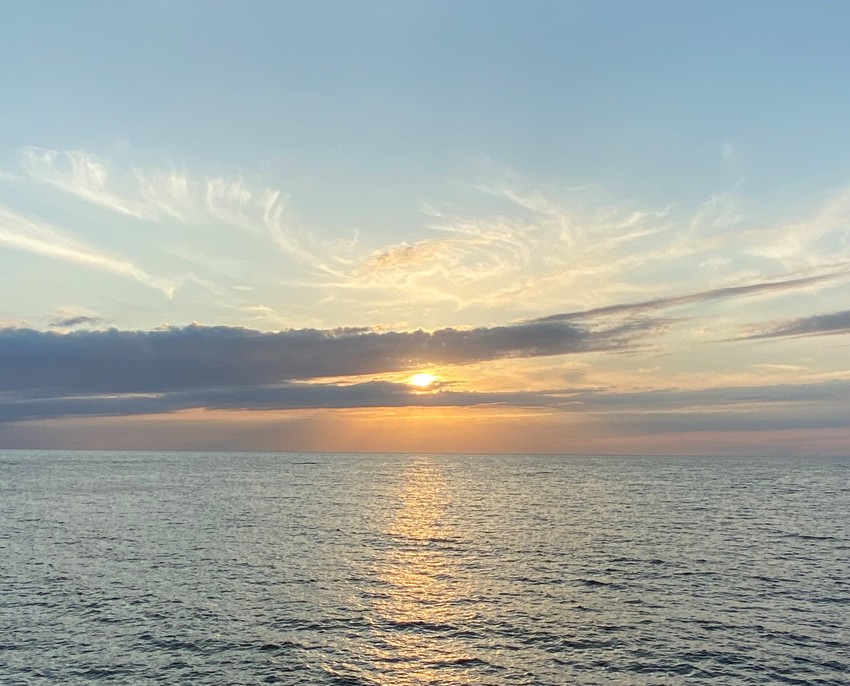日本海と夕日