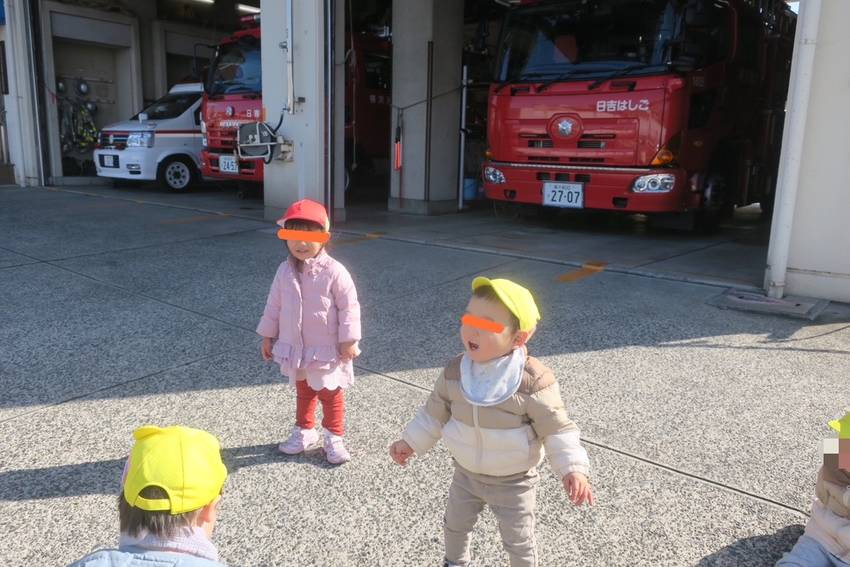 🚒や🚑を見つけ大喜び☺️