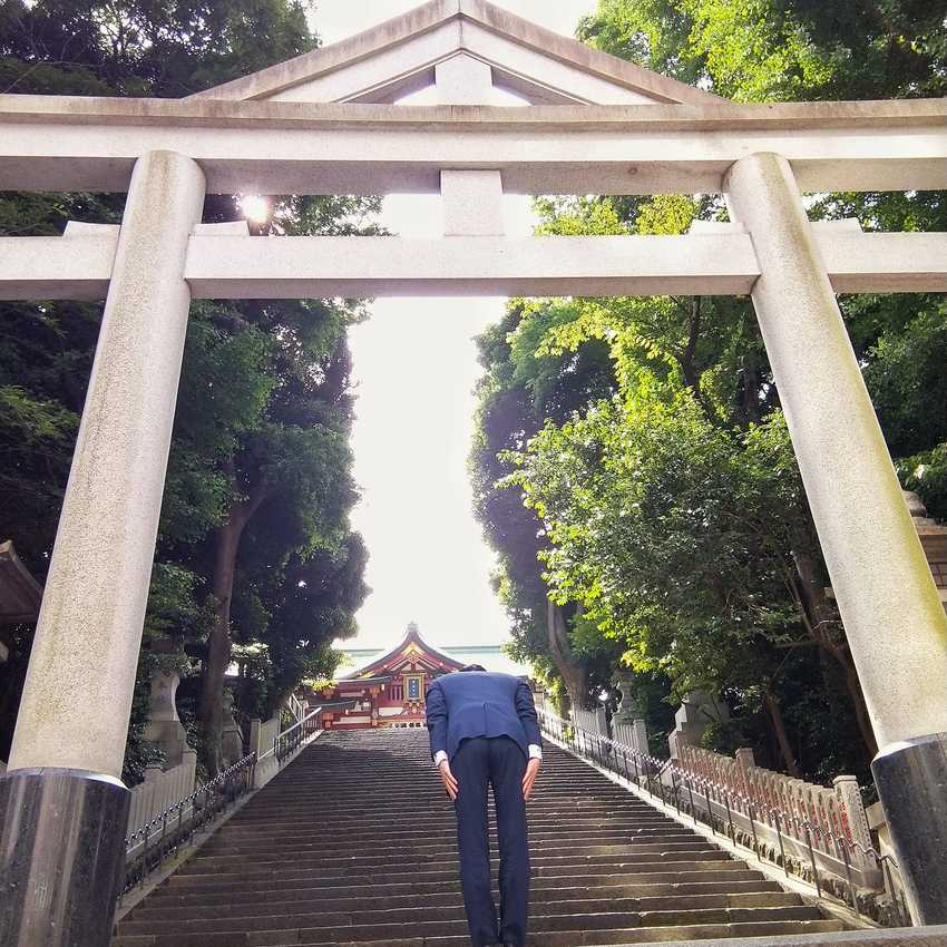 早朝の氏神様は、ピリッとした空...