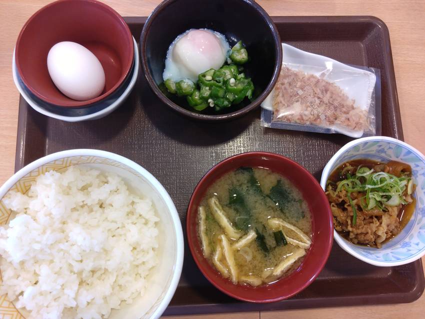 10時過ぎ、遅い朝ご飯はイチコ...