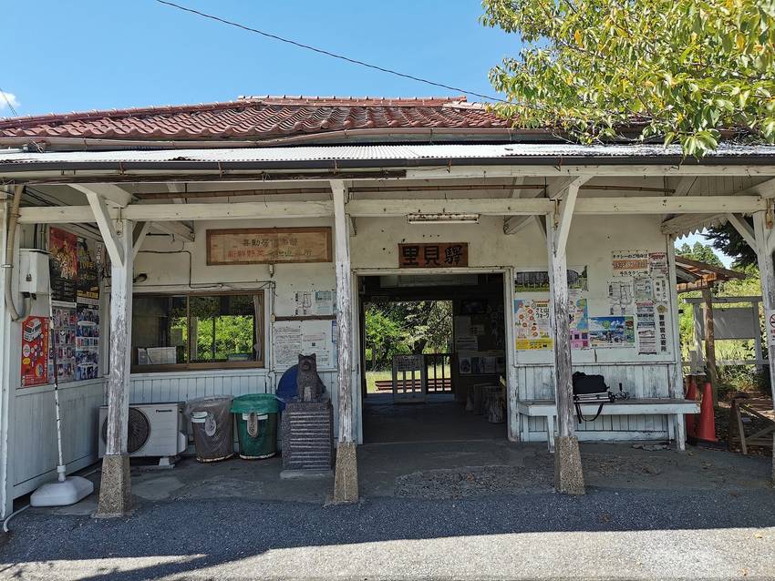 里見駅