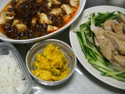 今日の夕飯。麻婆豆腐とバンバン...