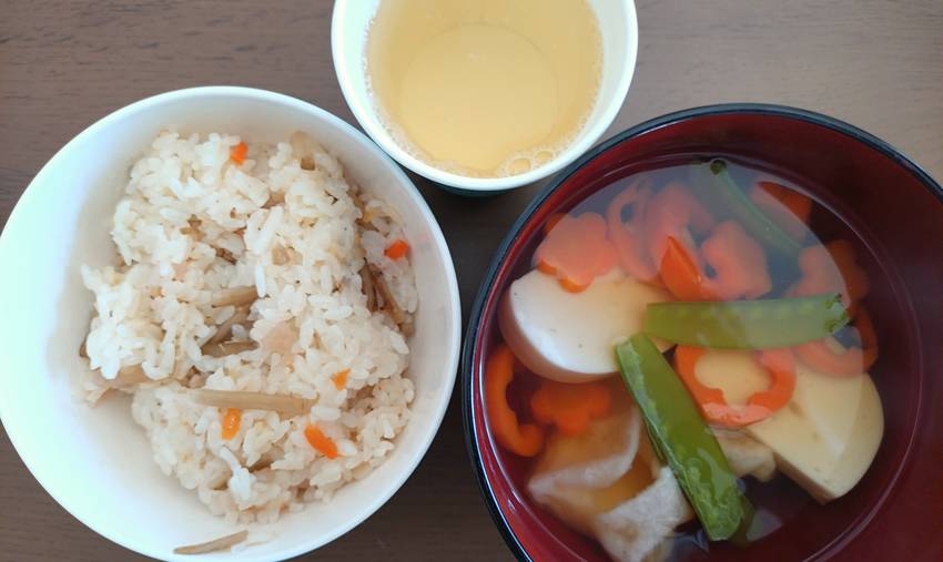 楽ちんだよね炊き込みって 雑煮...