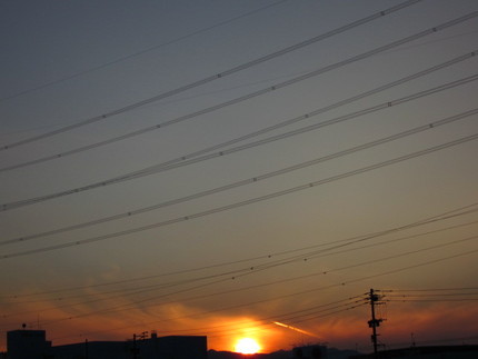 お疲れさまの夕日です～今宵は十...