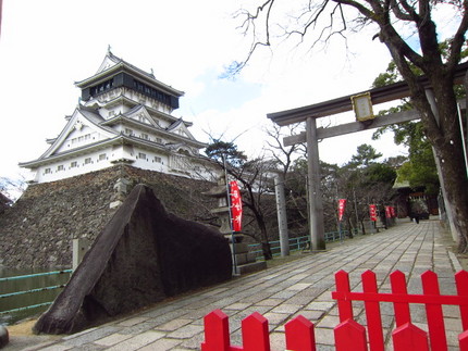 節分祭の幟と今日の小倉城