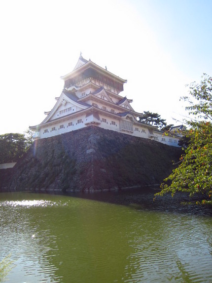 今日の小倉城～秋晴れの青写真